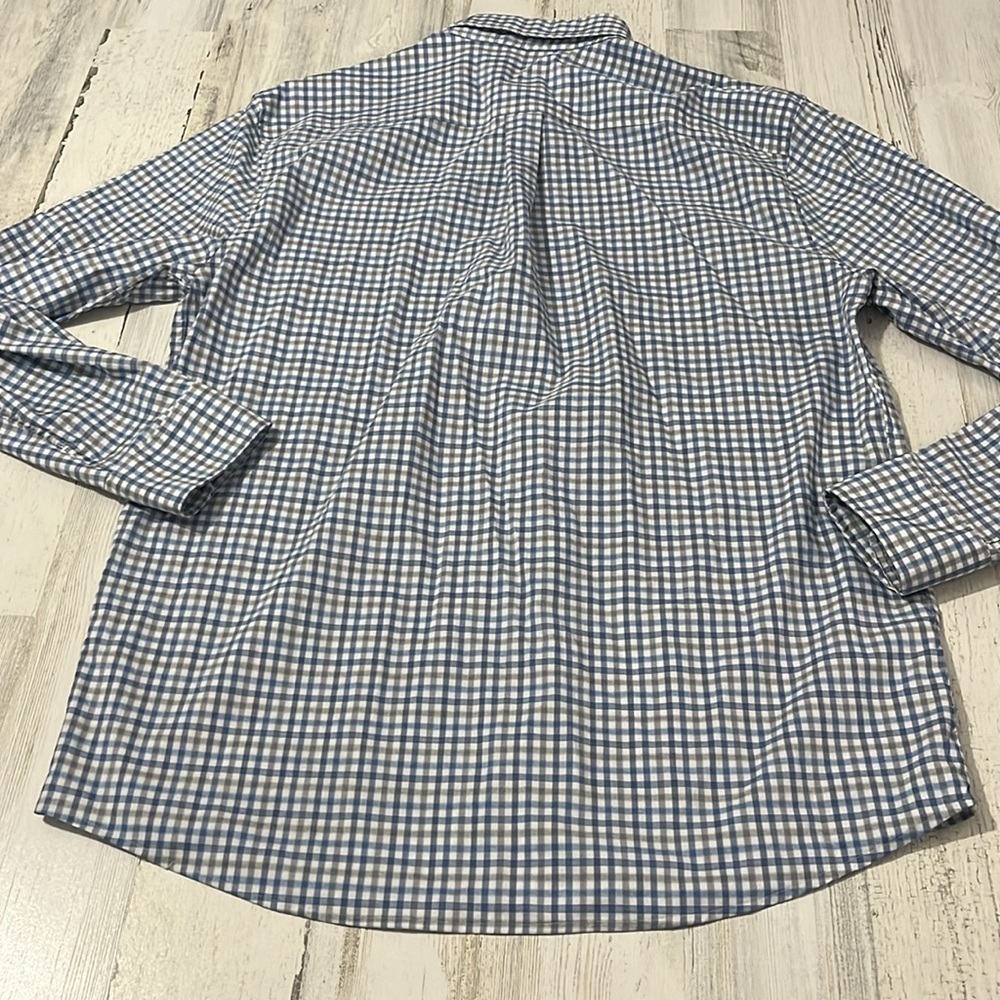 Johnnie-O Prep Formance Button Down Size Large - image 6